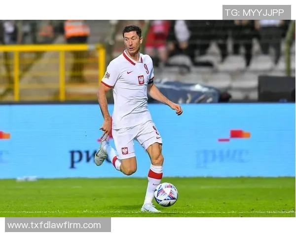 波兰足球传奇人物回顾：从贝尔坎普到莱万多夫斯基的辉煌历程