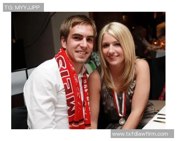 足球明星与美丽女友的浪漫生活揭秘与甜蜜瞬间分享 足球明星与美丽女友的浪漫生活揭秘与甜蜜瞬间分享